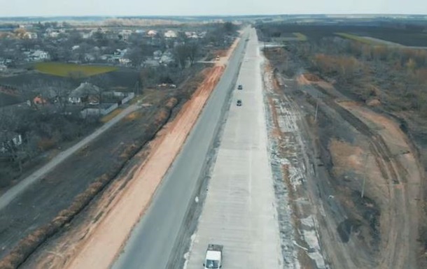 В Україні відкрили першу ділянку бетонної дороги