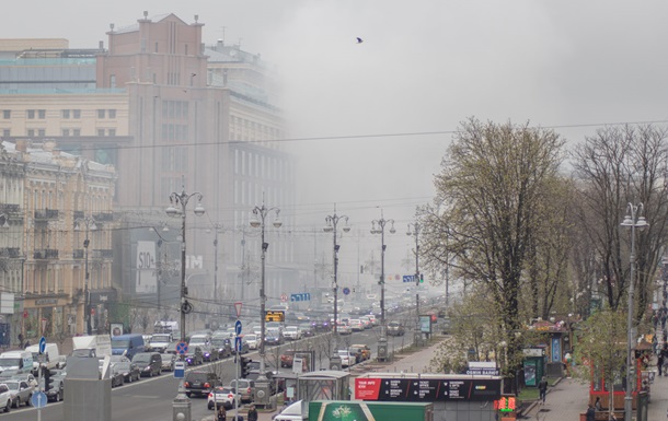 Центр Киева окутал дым