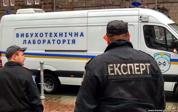 В центре Киева эвакуируют людей из-за  минирования 