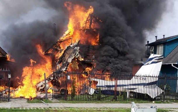 У Чилі на житлові будинки впав літак: є жертви