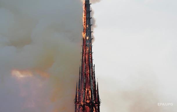 У поліції Парижа озвучили версію пожежі в Нотр-Дамі