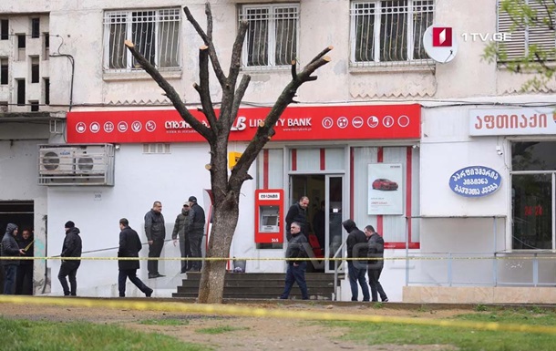 У Тбілісі пограбували банк відразу ж після його відкриття