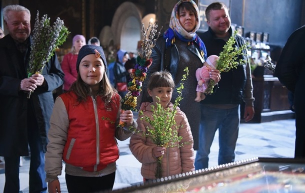 Православні християни відзначають Вербну неділю