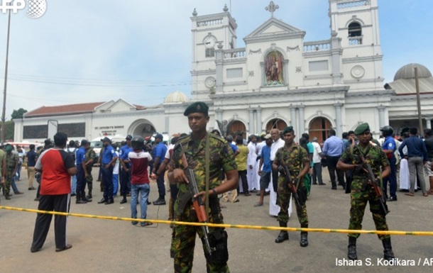 Вибухи в церквах і готелях Шрі-Ланки: 160 загиблих