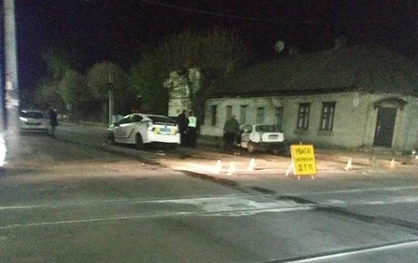 В Житомире патрульное авто врезалось в две легковушки