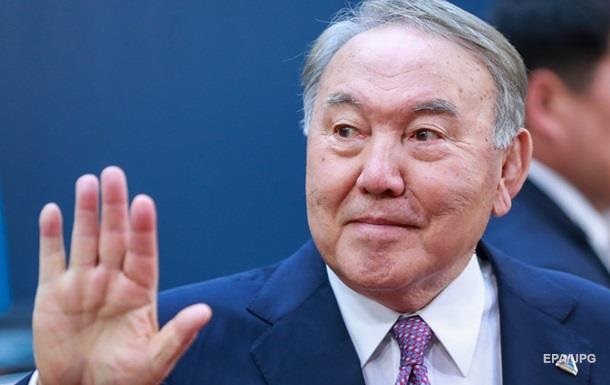 Назарбаев думал о сложении полномочий три года