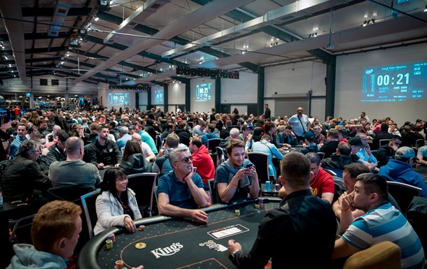  Украинцы отметились в рекордном покерном турнире в Розвадове