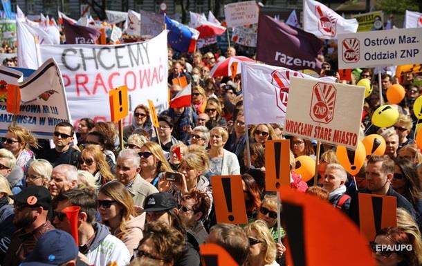 Знайшли компроміс: вчителі Польщі призупинили страйк