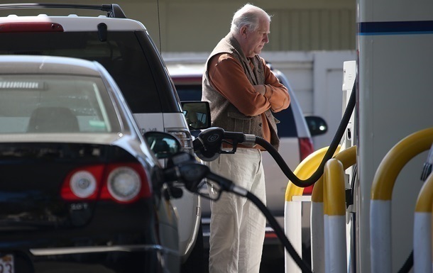 АЗС массово поднимают цены на бензин и дизтопливо