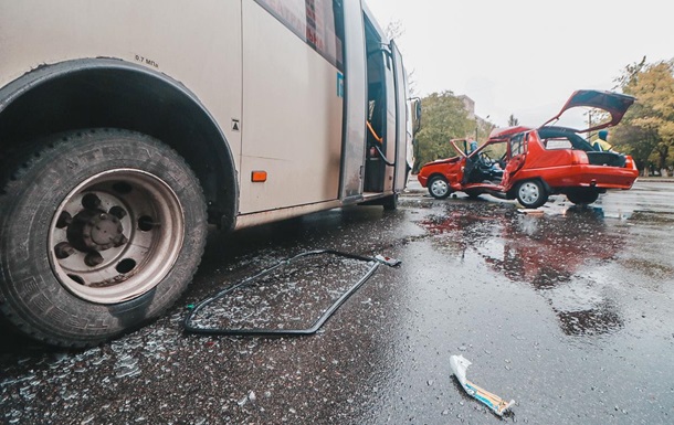 У Києві чотири людини постраждали в ДТП з маршруткою