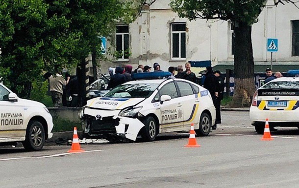 В Полтаве патрульное авто столкнулось с легковушкой, есть пострадавшие