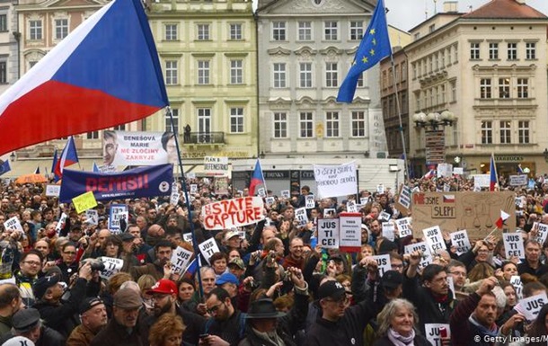 Тисячі чехів протестували проти уряду Андрея Бабіша