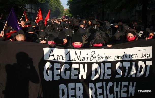 На першотравневих акціях у Берліні постраждали десятки поліцейських