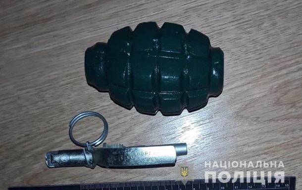 На Київщині п яний чоловік прийшов у магазин з гранатою