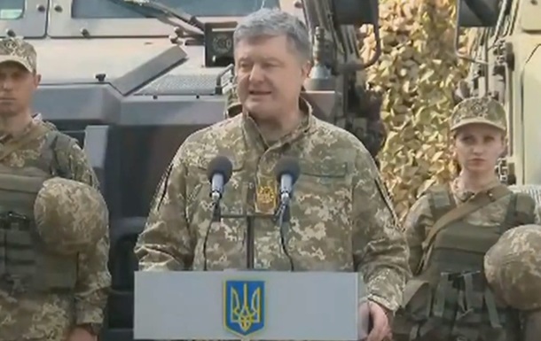 Стало плохо: во время выступления Порошенко вынесли солдата
