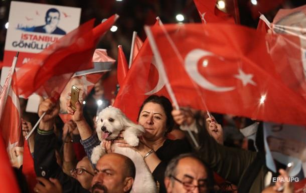 В Стамбуле прошли протесты из-за отмены результатов выборов