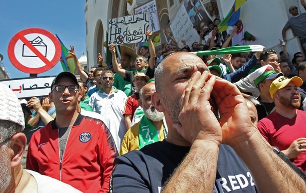 В Алжирі тривають протести проти правлячої еліти
