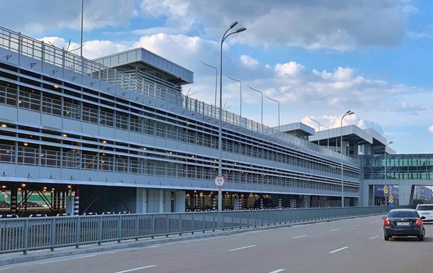 Аэропорт Борисполь объявил тарифы многоуровневого паркинга
