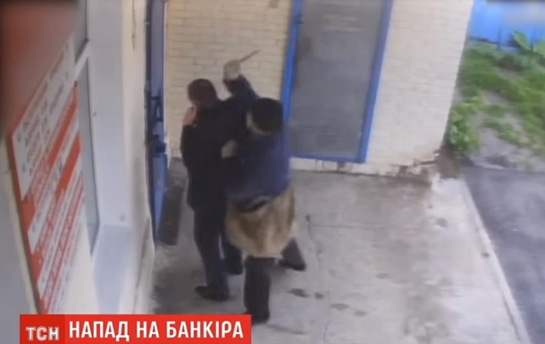 Пограбування банку на Полтавщині зафіксувало відео