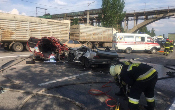 У моторошній ДТП в Дніпрі загинуло двоє людей