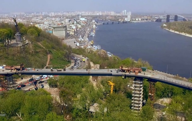 Кличко протестував скляну підлогу на мосту через Володимирську гірку