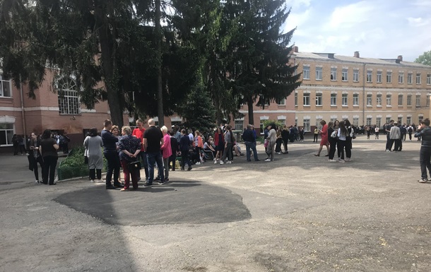 У школі Вінниці розпорошили газ, є постраждалі