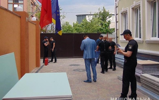 Поліція запобігла рейдерському захопленню готелю в Києві