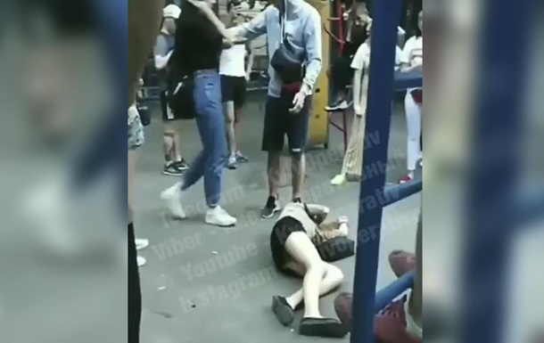 В центре Киева сняли женскую драку