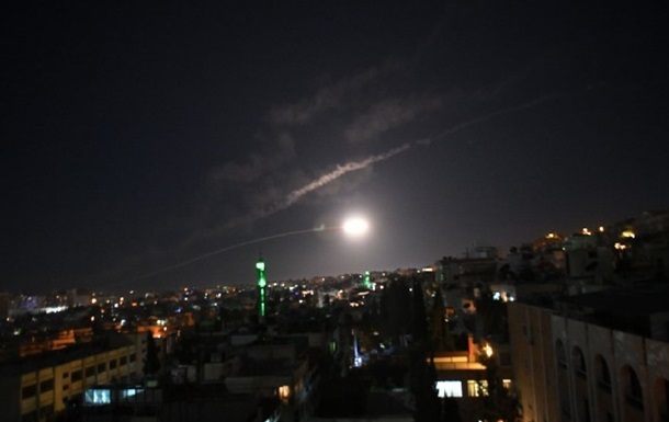 ЗМІ: Ізраїль ударив ракетами по Сирії, є жертви