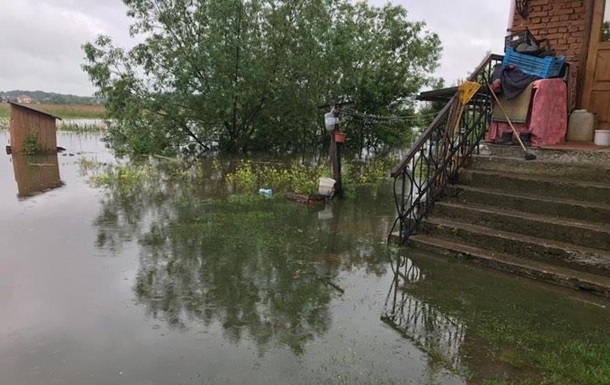 На Закарпатье остаются подтопленными 19 жилых домов