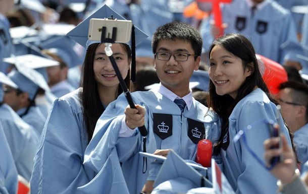 Китай застеріг своїх науковців та студентів щодо ризиків навчання в США