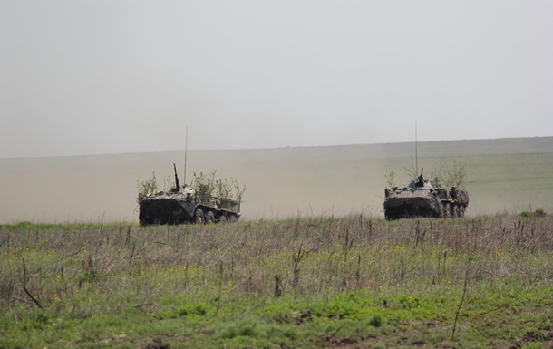 На Донбасі за день три обстріли, поранений боєць