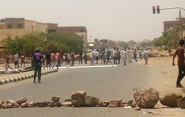 Кількість загиблих у розгоні наметового містечка в Судані зросла до 100