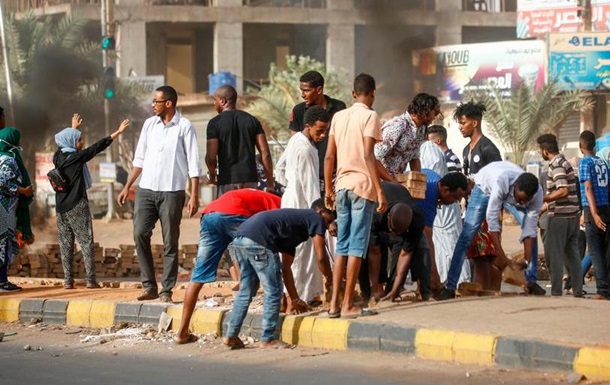 Військових Судану взяли під варту після кривавого придушення протестів