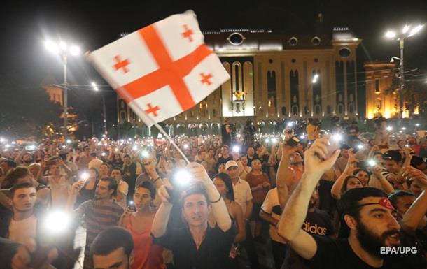 Удар по туризму и вину. Протесты в Грузии