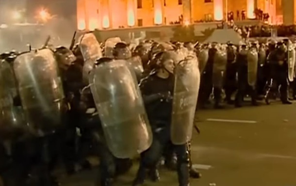 Протести в Грузії: 10 поліцейських відсторонили за перевищення повноважень
