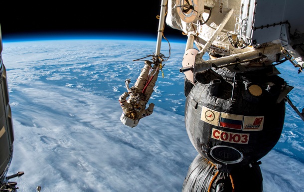 Три космонавти з МКС повернулися на Землю