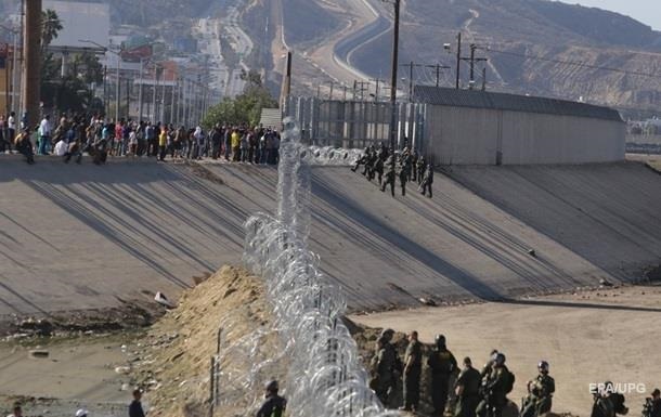 Мексика перекинула тисячі військових на кордон зі США
