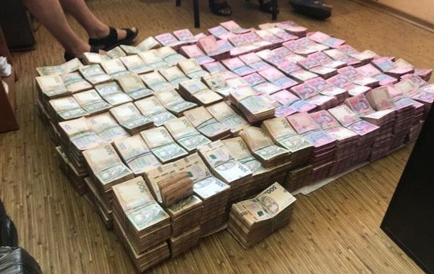 У Києві вилучили 50 млн необлікованої готівки і партію сигарет