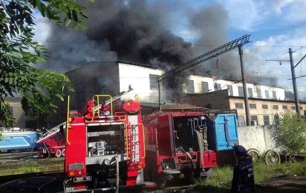 У Львові сталася велика пожежа в локомотивному депо
