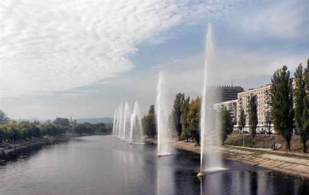 У Києві вимкнулася частина фонтанів на Русанівському каналі