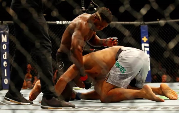 UFC on ESPN 3: Нганну нокаутував Дос Сантоса і інші результати турніру