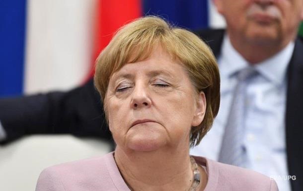 Меркель запевнила, що з її здоров ям все гаразд