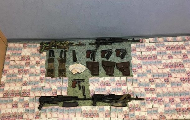 В Житомирской области продавали похищенное из воинской части оружие