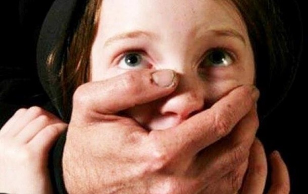 Батько намагався зґвалтувати малолітню доньку в Луганській області