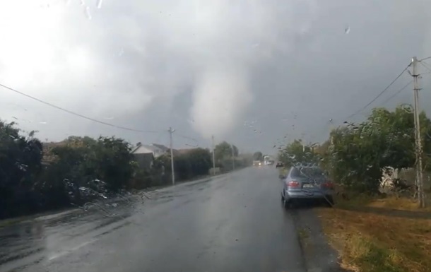 Торнадо на Закарпатье сняли на видео 