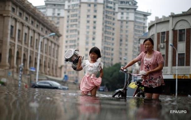В Китае из-за наводнений погибли более 60 человек