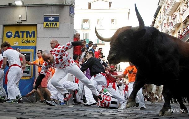 В Іспанії на забігу биків постраждали п ятеро людей