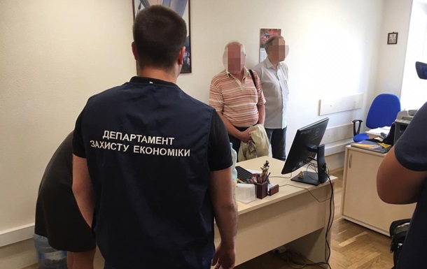 У Києві на хабарі затримали головного податкового ревізора
