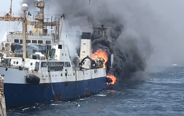 У берегов Африки загорелся украинский корабль, пропал моряк